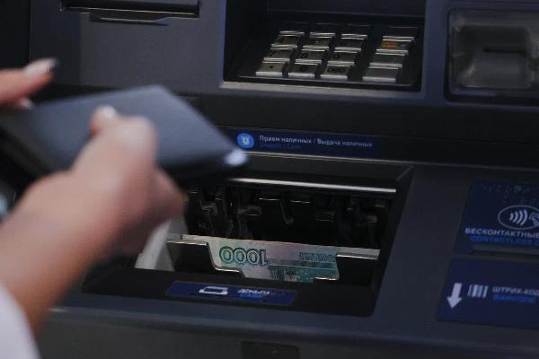 Выдачи кредитов наличными в России выросли на 64%